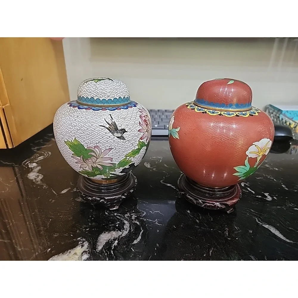 Set Of 2 Small Cloisonné Vases With Stands . 6